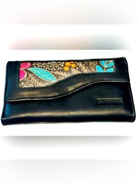 Y2K Colombia Trifold Women’s Black Leather Wallet Floral Design Flowers NWOT
